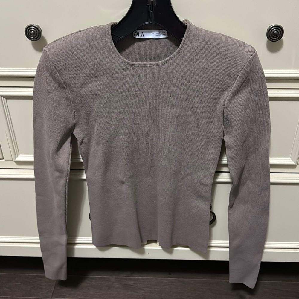 Size small Zara top with shoulder pads